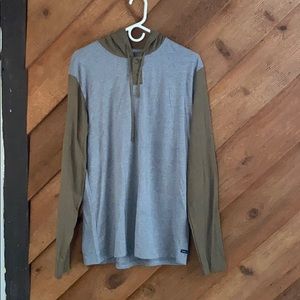 BRAND NEW RVCA long sleeve hooded shirt